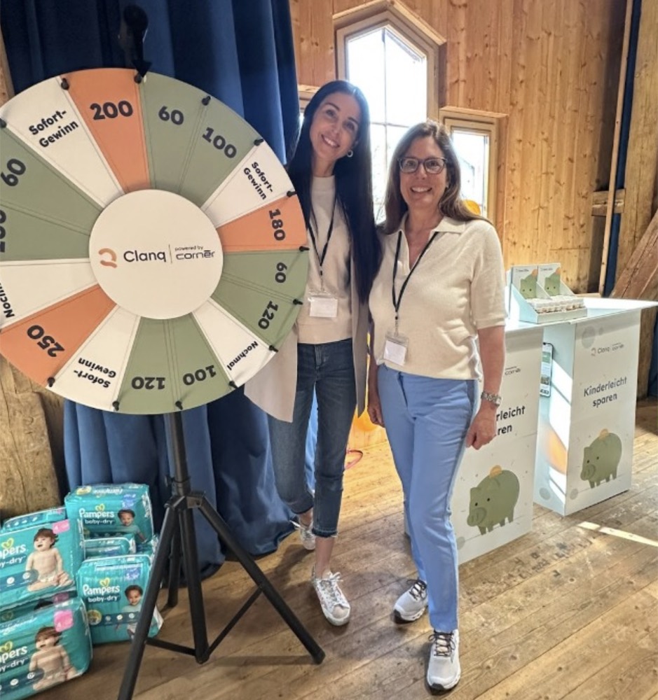 Das CLANQ-Team am Mamalicious Market mit Glücksrad